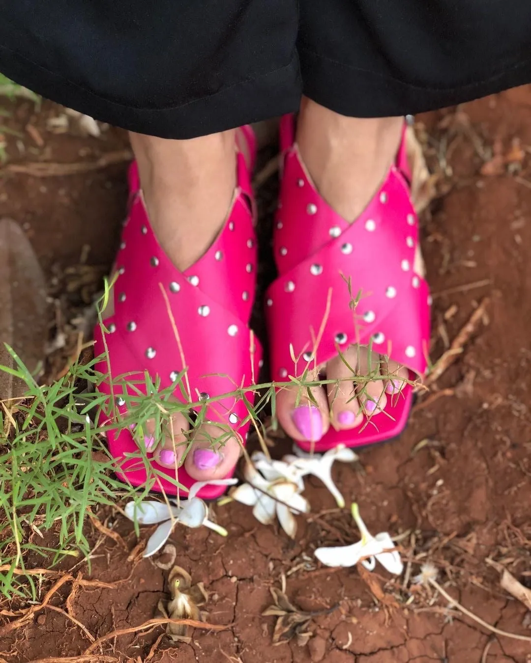 Criss Cross Broad Rivet Sandals in Pink